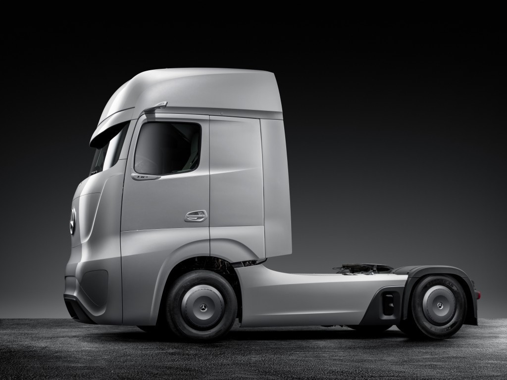 Mercedes-Benz Future Truck 2025: Weltpremiere der spektakulären Studie des Lkw von morgen 