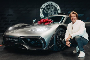 Nico Rosberg erhält seinen AMG ONE und begeht einen Fehler