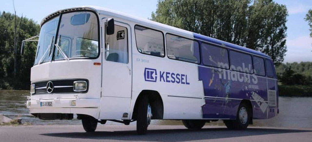 „Kesselflicker“ machen alten Mercedes-Bus flott: Junge Leute - altes Eisen: Azubis der Kessel AG restaurieren 70er Mercedes Benz O302