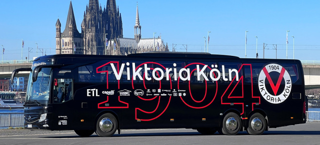 Mercedes-Benz Tourismo Mannschaftsbus an Viktoria Köln 1904 e.V. übergeben: Fußball Bundesliga-Drittligist Viktoria Köln greift nach den Sternen