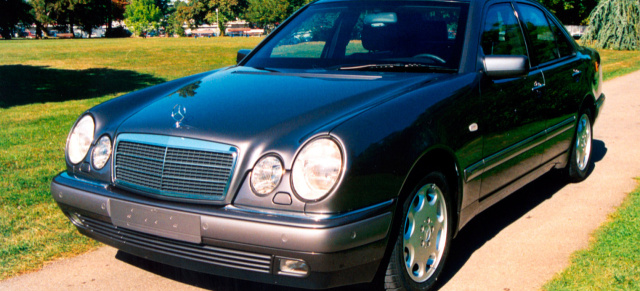 1995: Der W210 ist die erste Mercedes-Benz Mittelklasse-Limo mit werksseitigem Sonderschutz: The Guard: Gib Straßenraub und Car-Jacking keine Chance!