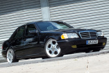 Der schwarze Abt: Mercedes C43 AMG (W202): 99er C-Klasse mit Mörder-Leistung