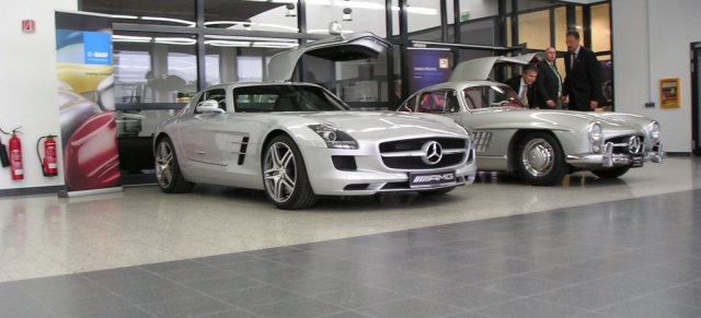 Zeigt her Eure Farben: Flügel-Benz 300 SL trifft SLS AMG: Interesant auch für Young- und Oldtimer:  Wir können jeden Auto-Hersteller Farbton exakt nachstellen. 