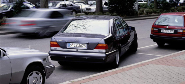 Mercedes-Benz macht das Parken einfach: Reizthema Parkplatzsuche: Mercedes-Benz hat die Lösung
