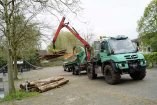 Unimog at work: Ein Unimog U 530 sorgt für Kleinholz im Forst 