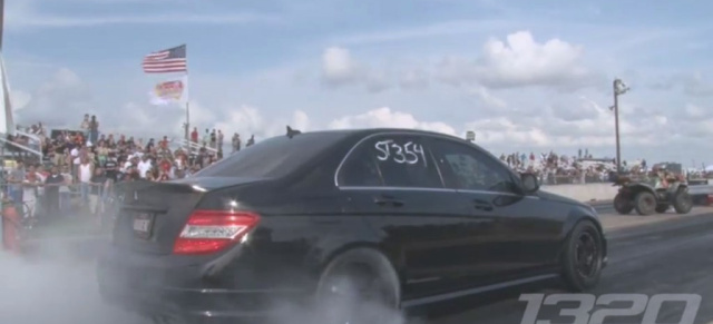 Video -That's racing: die AMG-Oma!: Das gibt's doch gar nicht: Mittsechzigerin fährt mit Mercedes AMG Drag-Racing  