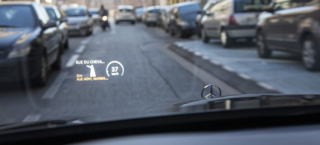 Das Mercedes-Benz Head-up-Display - Alles im Blick: Der Blick bleibt auf der Straße 