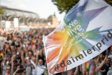 „We live diversity!“: Daimler setzt mit der Pride Tour auf fünf Kontinenten ein Zeichen für Toleranz und Vielfalt