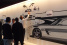 IAA 2009: Mercedes-Benz Design live erleben: Auf der Galerie der Mercedes-Benz Halle lassen sich die Designer über die Schulter schauen. 