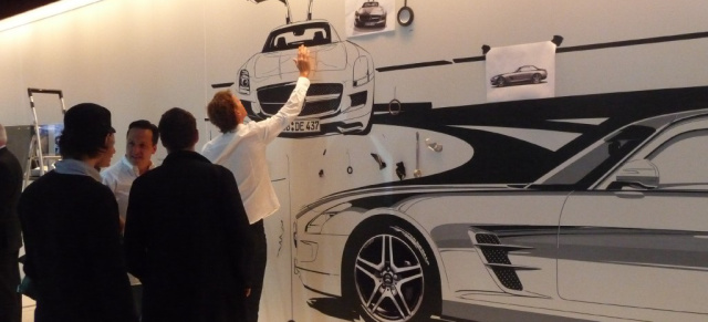 IAA 2009: Mercedes-Benz Design live erleben: Auf der Galerie der Mercedes-Benz Halle lassen sich die Designer über die Schulter schauen. 