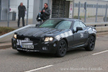 Neue Bilder vom Mercedes SLK 2011  Erlkönig!: Mercedes schickt seinen schicken Roadster noch mit starker Tarnungsbeplankung auf Testfahrt