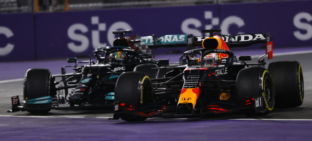 Formel 1 in Saudi Arabien: Verrückte Schlacht zwischen Hamilton und Verstappen endet mit Sieg vom Weltmeister, beide nun punktgleich vor dem letzten Rennen
