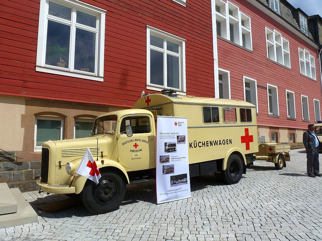 Historische DRK-Fahrzeuge: Alte Helden! : Das Rote Kreuz ...