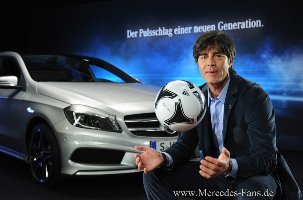 A Wie Angriff: Mercedes-Benz Startet Fußball EM-Kampagne 2012 Der ...