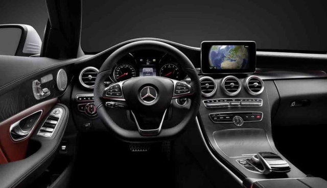 Innere Werte: Erste Fotos vom Innenraum der neuen Mercedes C-Klasse 2015:  Offizielle Bilder vom W205 Interieur - Sternstunde - Mercedes-Fans - Das  Magazin für Mercedes-Benz-Enthusiasten